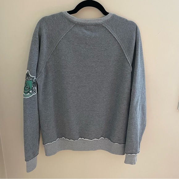 Harry Potter The Wizard World Slytherin Crest Sweatshirt.. size M - Picture 2 of 10
